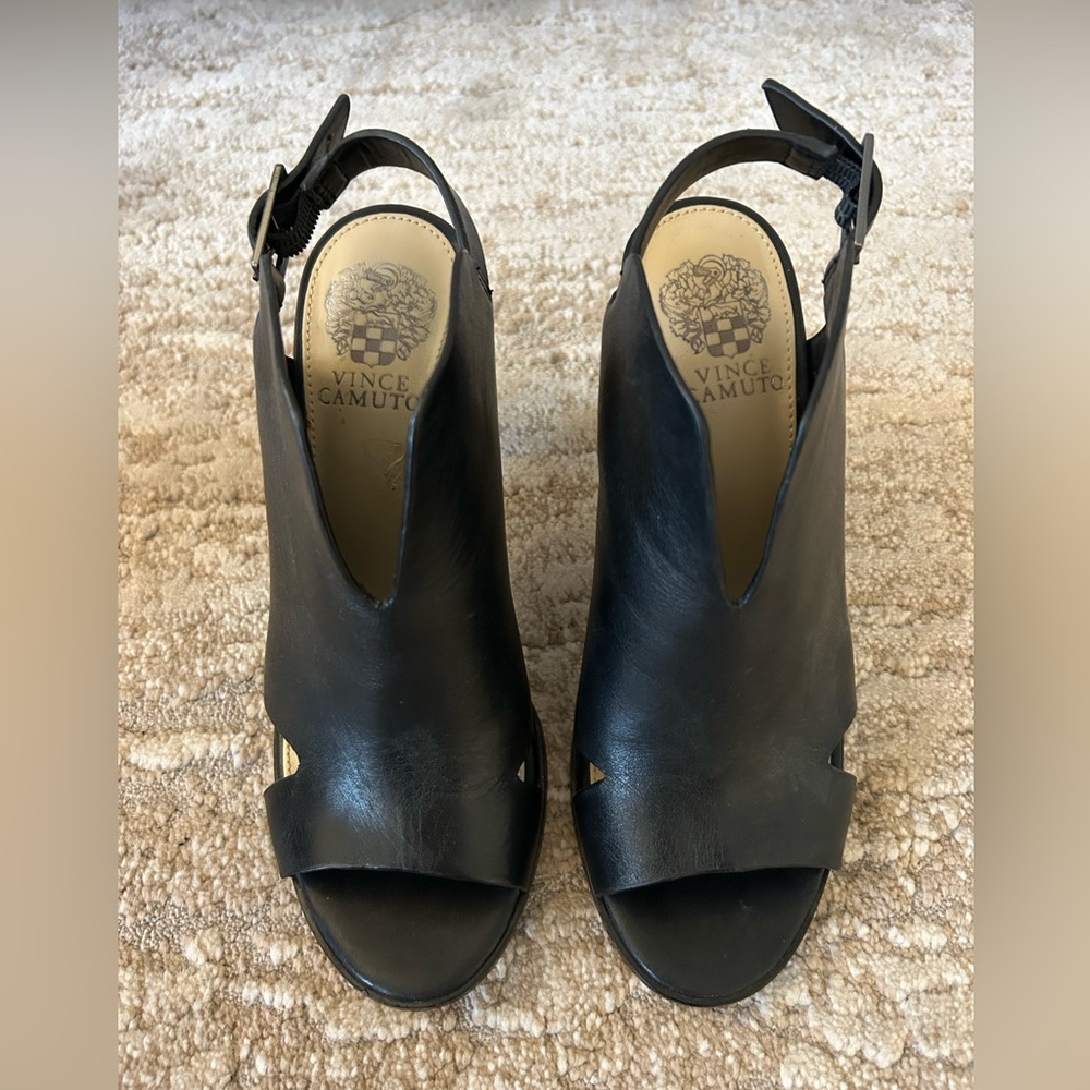 Vince Camuto heels. Sz. 7 Smoke free home. Great condition